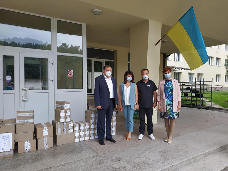 Львівські лікарні отримали допомогу від «Артеріум»